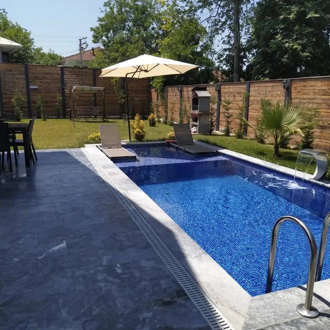 Sapanca'da Çekirdek Ailelere Uygun, Isıtmalı Havuzlu, Kiralık Bungalov görsel 2