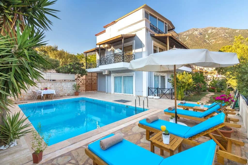 Kalkan'da Merkeze Yürüyüş Mesafesinde, Ortak Havuzlu, Kiralık Suit görsel 2