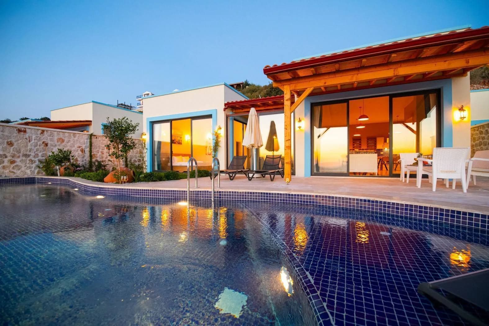 Kaş Yeşilköy'de Sakin Konumda, Kapalı Havuzlu, Saunalı, Modern Villa görsel 1
