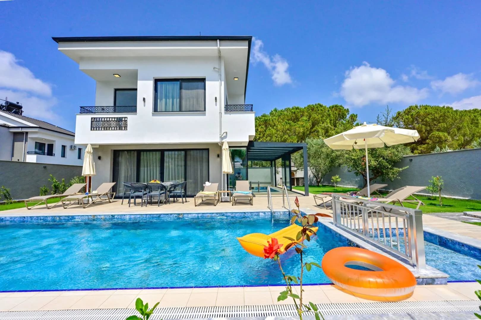 Fethiye Ölüdeniz'de Merkeze Yakın Konumda, Özel Havuzlu, Saunalı Villa görsel 1