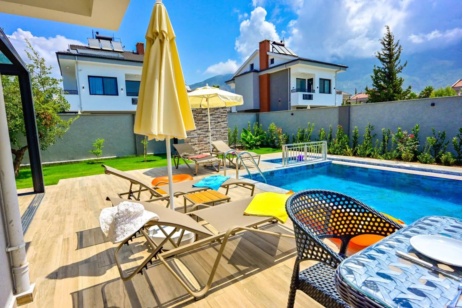 Fethiye Ölüdeniz'de Merkeze Yakın Konumda, Özel Havuzlu, Saunalı Villa görsel 3