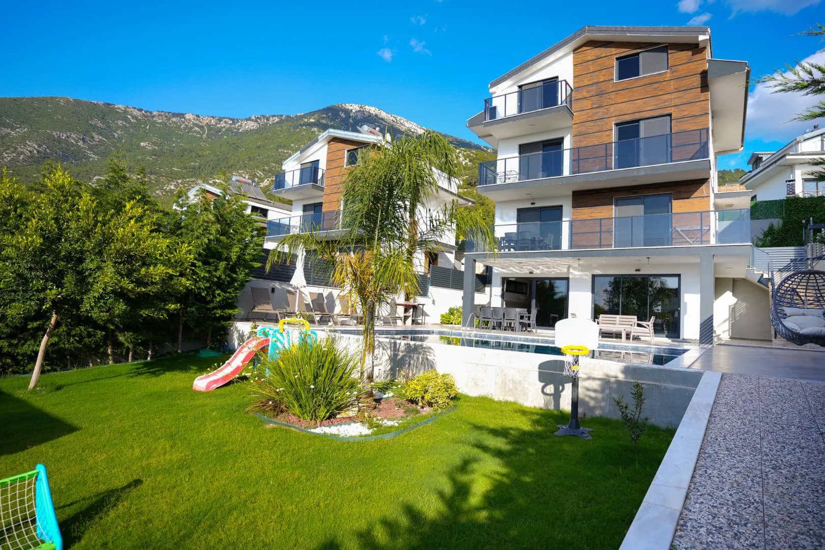 Fethiye Ölüdeniz'de Modern Tasarımlı, Isıtmalı Havuzlu, Ferah Villa görsel 3