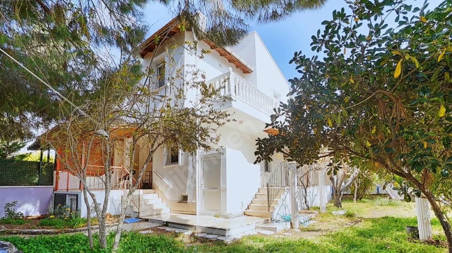 İzmir Çeşme'de Denize Yakın Konumda, Müstakil Bahçeli, 2 Katlı Villa görsel 1