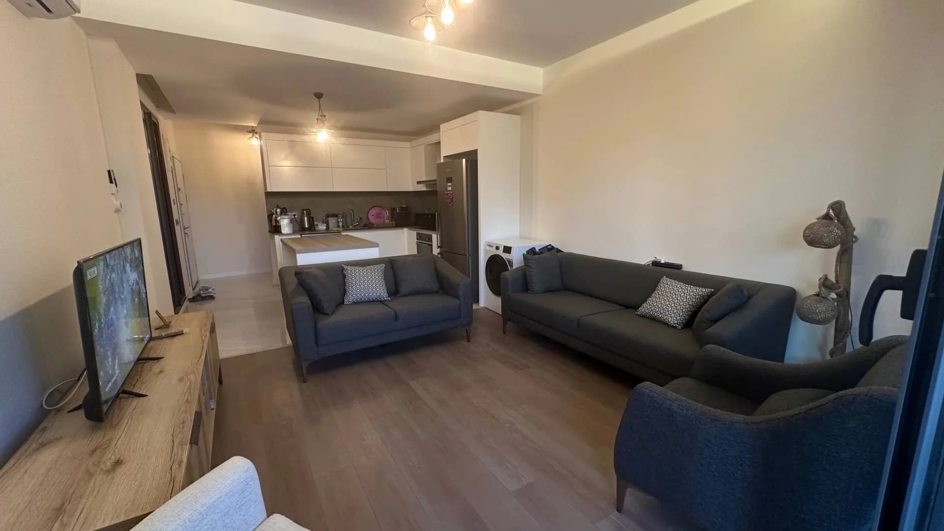 İzmir Çeşme'de Muhteşem Doğa Manzaralı, 6 Kişilik, Çocuk Oyun Alanlı Modern Villa görsel 3