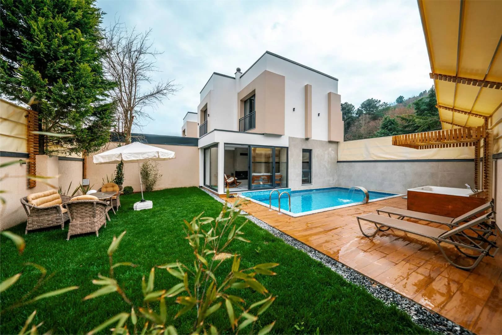 Sapanca Kırkpınar'da Modern Tasarımlı, Isıtmalı Havuzlu, Bahçeli Villa görsel 2