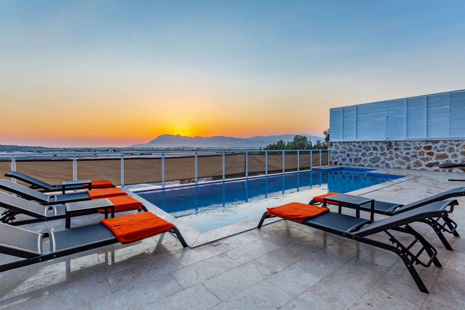 Kaş Yeşilköy'de Geniş Ailelere Uygun, Özel Havuzlu, Modern Villa görsel 1