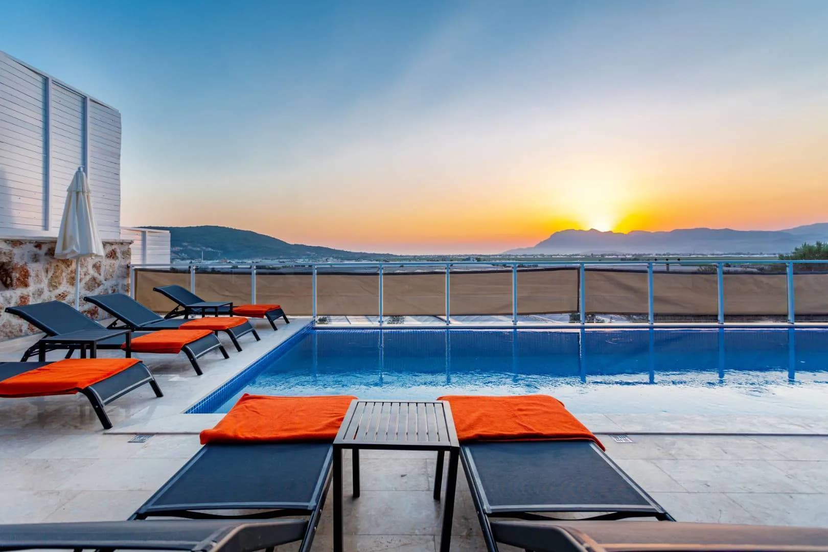 Kaş Yeşilköy'de Geniş Ailelere Uygun, Özel Havuzlu, Modern Villa görsel 2