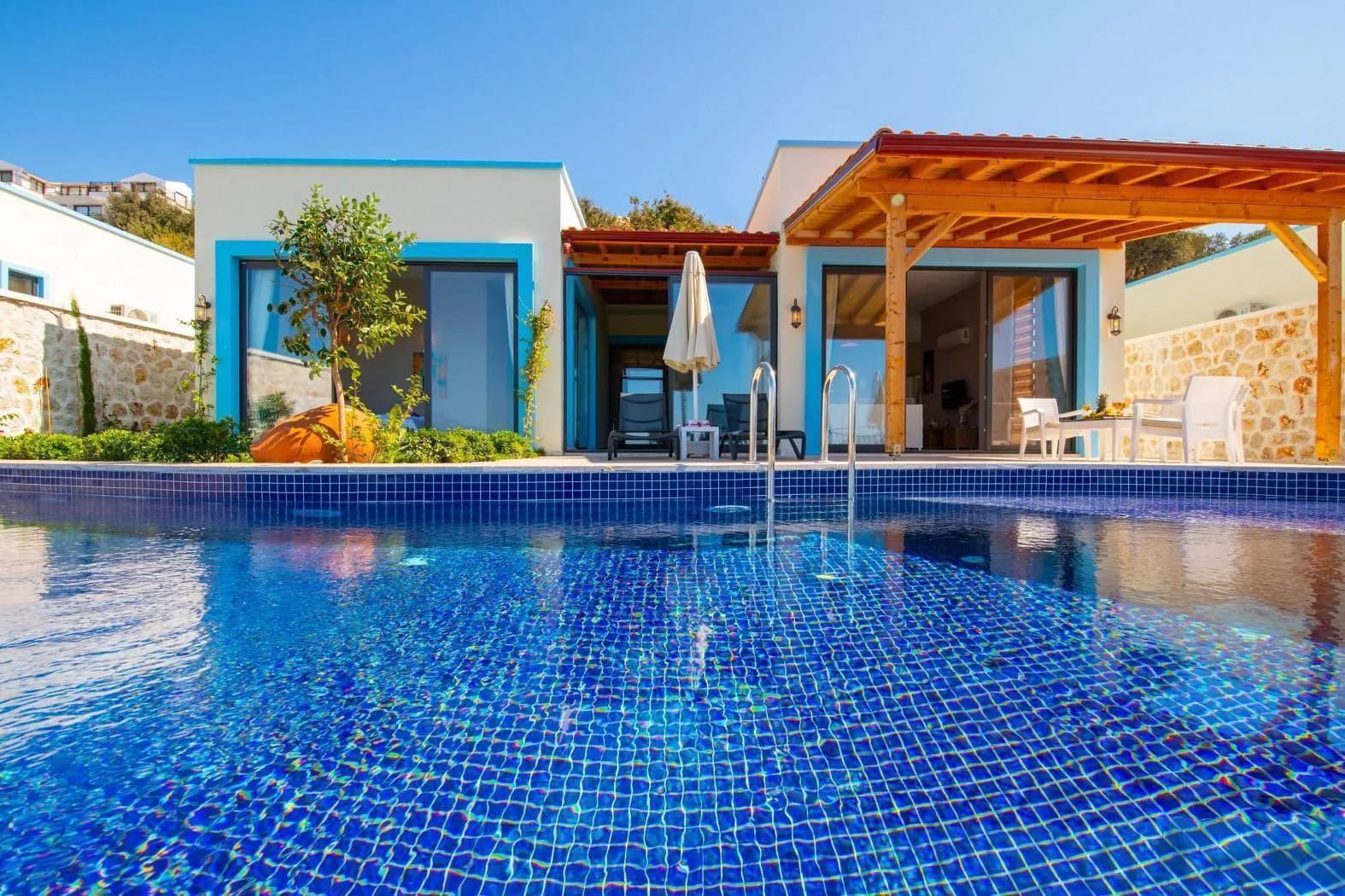 Kaş Yeşilköy'de Sakin Konumda, Isıtmalı Özel Havuzlu, Kiralık Villa görsel 2