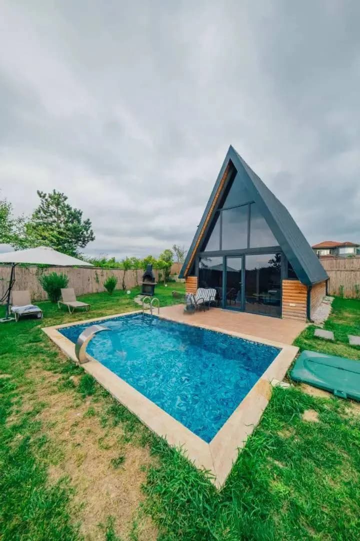 Sapanca Uzunkum'da Muhteşem Doğada Isıtmalı Havuzlu, Kiralık Bungalov görsel 1