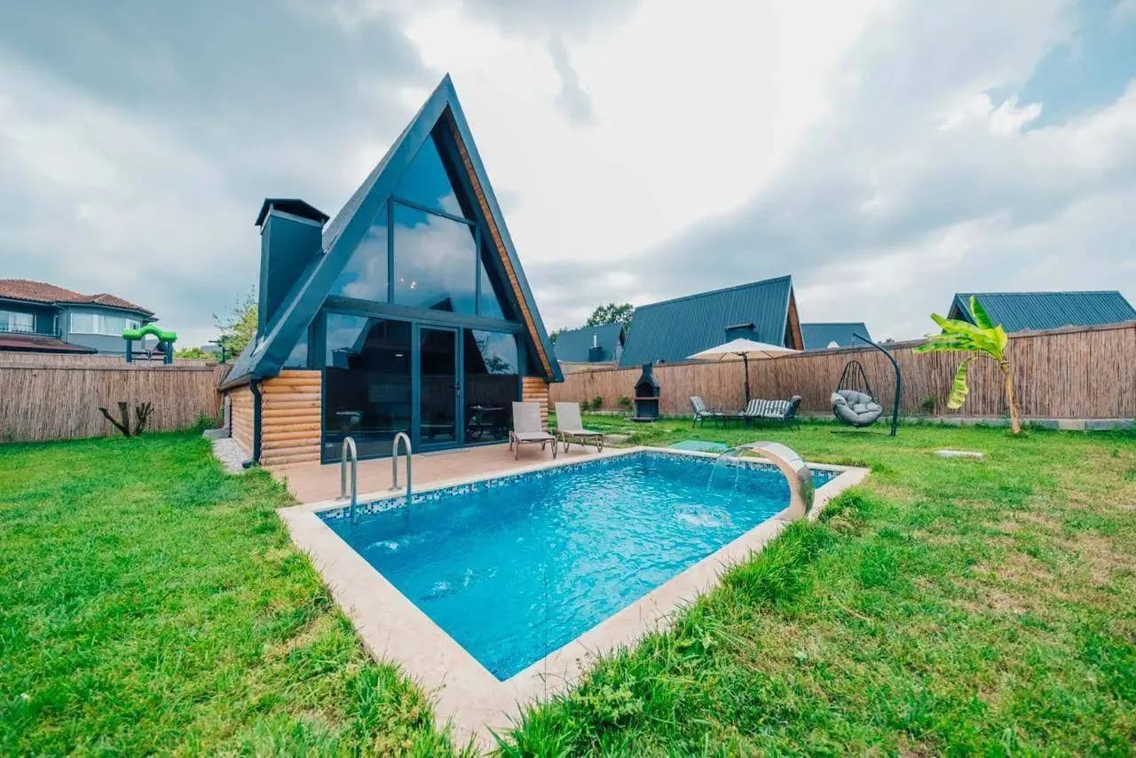 Sapanca Uzunkum'da Muhteşem Doğada Isıtmalı Havuzlu, Kiralık Bungalov görsel 2