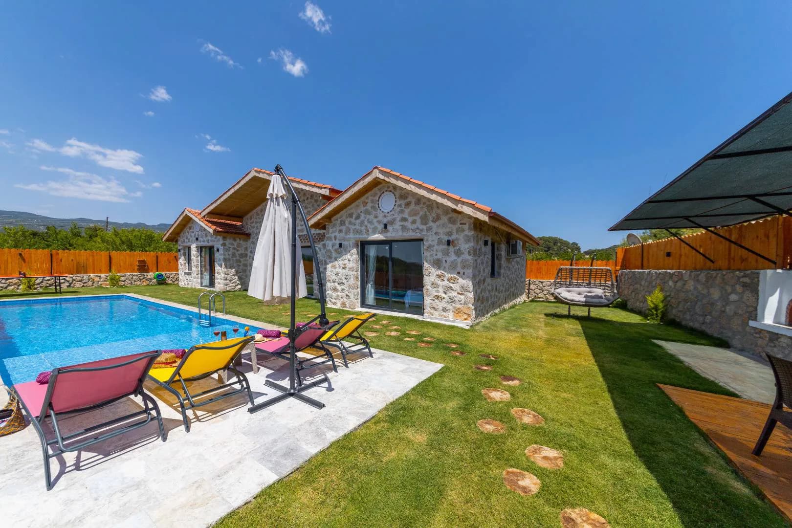 Kaş Sarıbelen'de Otantik Mimarili, Özel Havuzlu, Bahçeli Villa görsel 2
