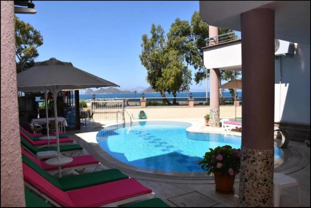 Muğla Bodrum'da Denize Sıfır, Ortak Havuzlu, 1+0 Suit görsel 3