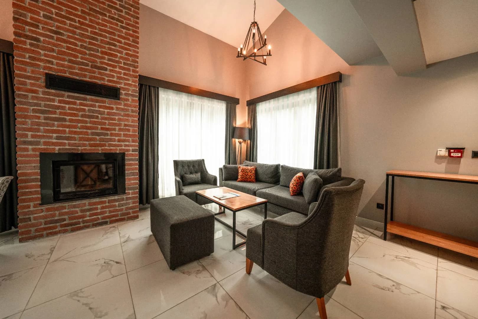 Sapanca Kırkpınar'da Tesis İçerisinde, Modern Tasarımlı, 3+1 Villa görsel 2