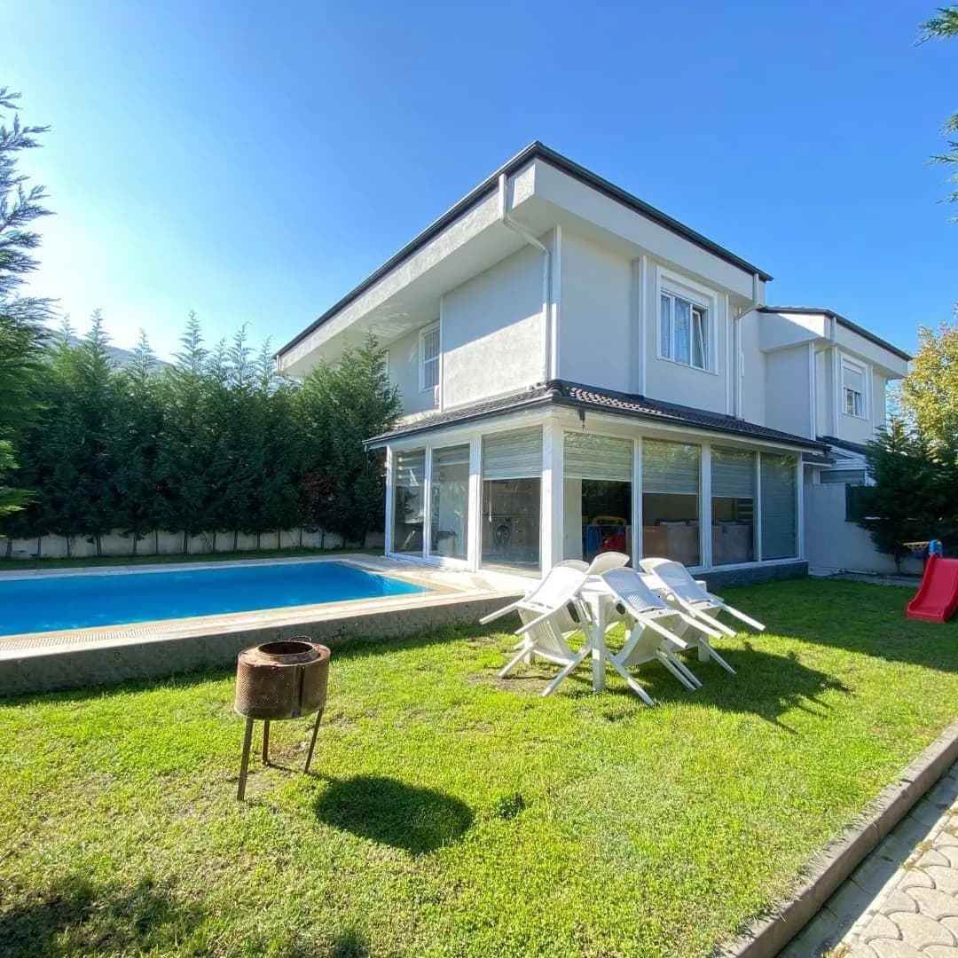 Sapanca Kırkpınar'da Site İçerisinde, Özel Havuzlu, Lüks Kiralık Villa görsel 2