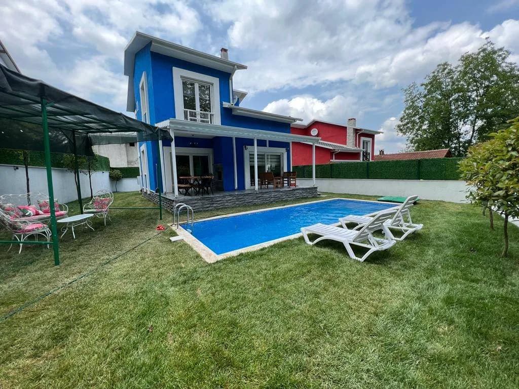Sapanca Kırkpınar'da Merkeze Yakın, Isıtmalı Havuzlu, Kiralık Villa görsel 2