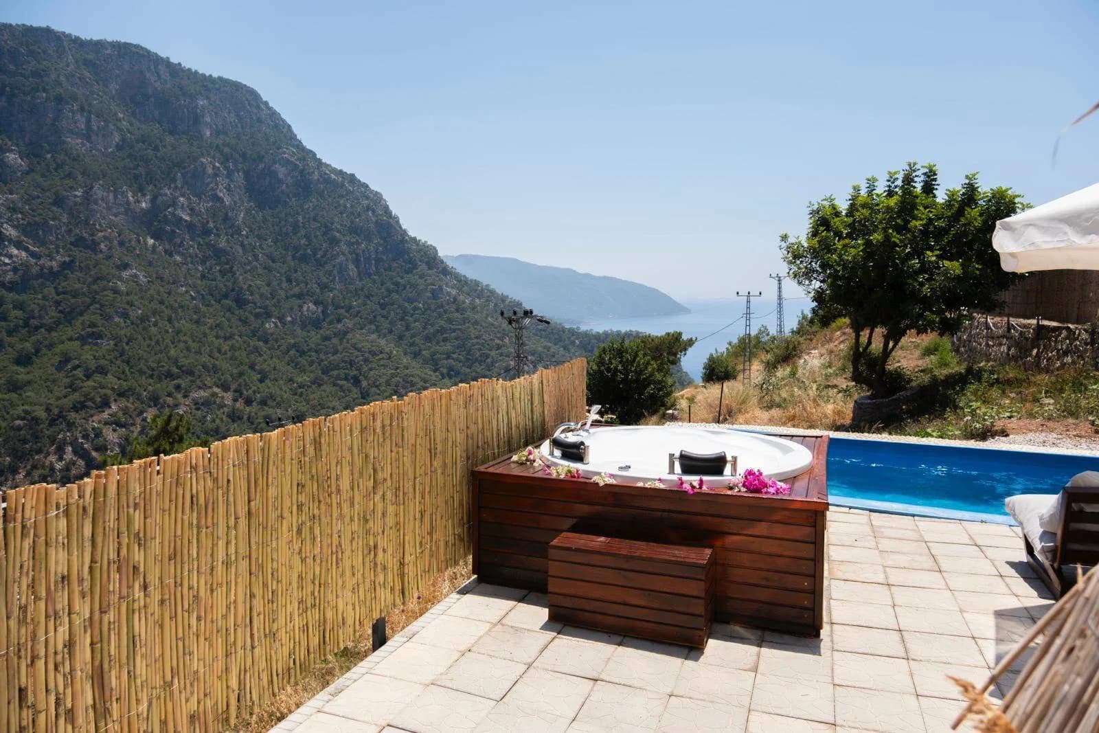 Fethiye Faralya'da Doğa Manzaralı, Özel Havuzlu, Balayı Glampingi görsel 3