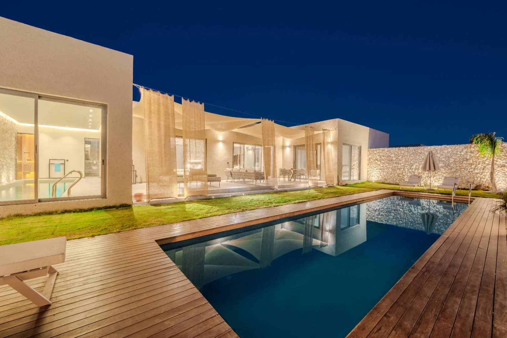 Fethiye Kargı'da Lüks Tasarımlı, Açık ve Kapalı Havuzlu, Kiralık Villa görsel 2