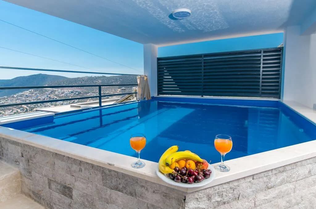 Kalkan Kördere'de Enfes Deniz Manzaralı, Serinleme Havuzlu, Lüks Suit görsel 3