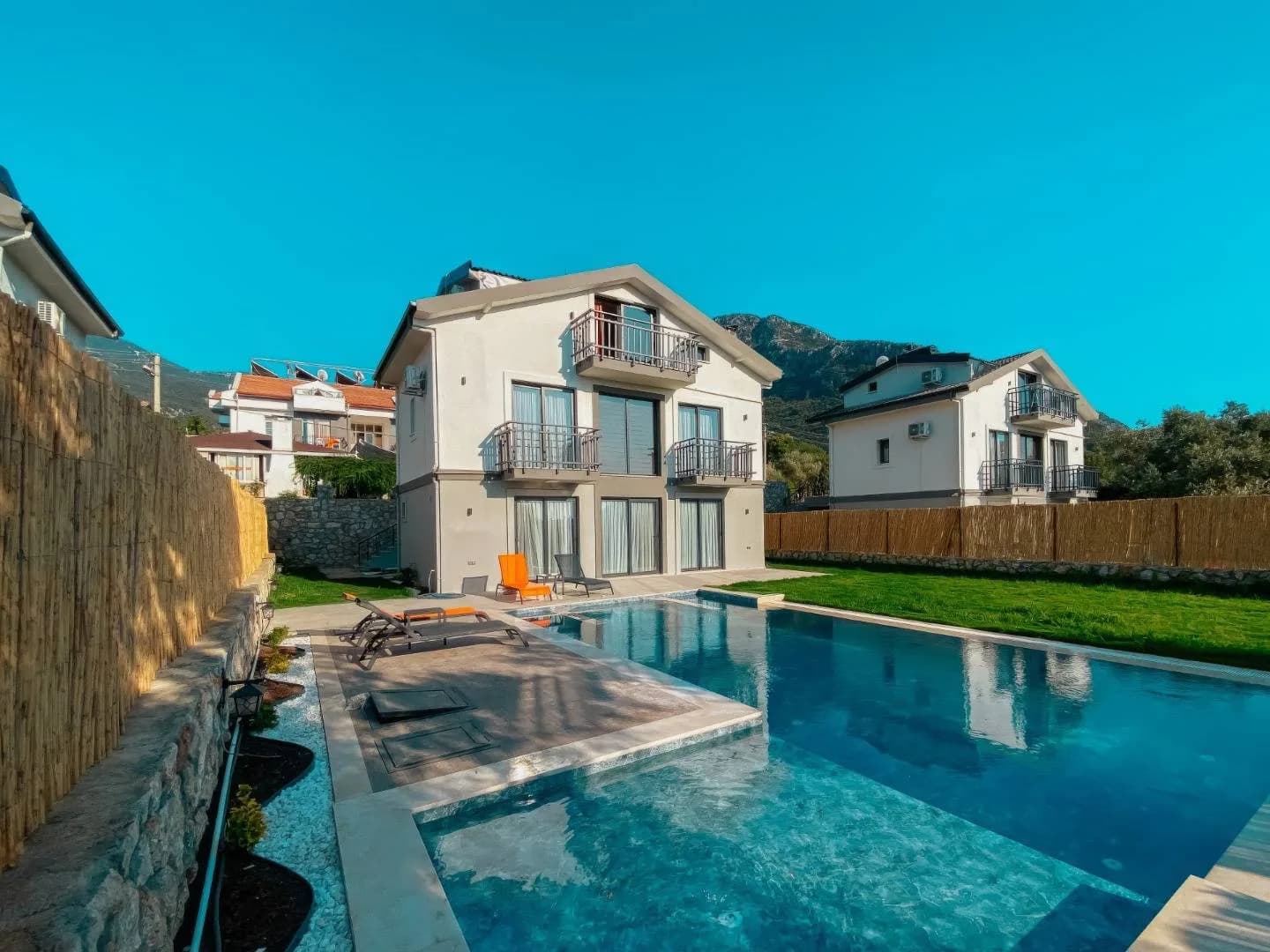 Fethiye'de Yemyeşil Bahçeli, Özel Havuzlu, Saunalı ve Jakuzili Villa görsel 2