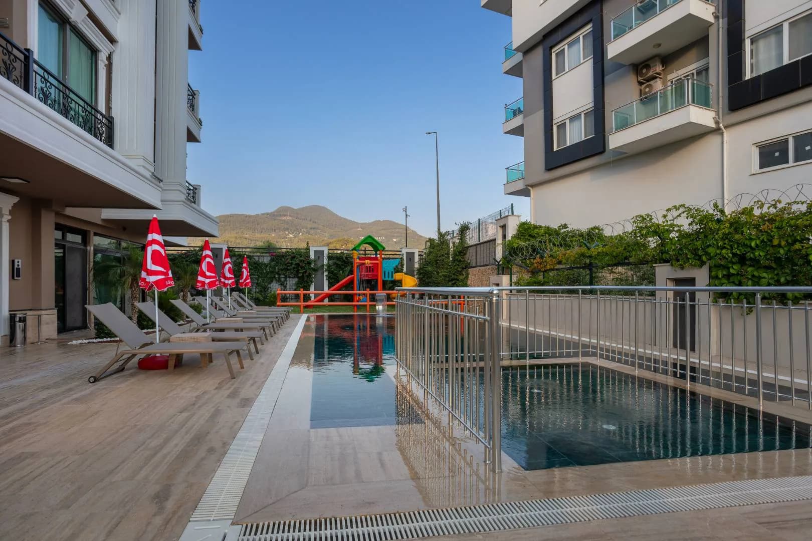 Alanya Oba'da Modern Tasarımlı, Ortak Havuzlu, Özel Plajlı Suite görsel 2