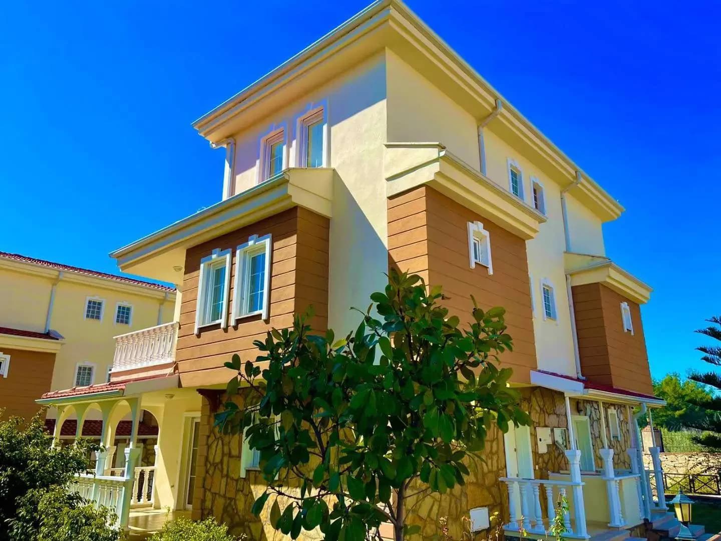 Alanya İncekum'da Site İçerisinde, Ortak Havuzlu, Geniş Villa görsel 1