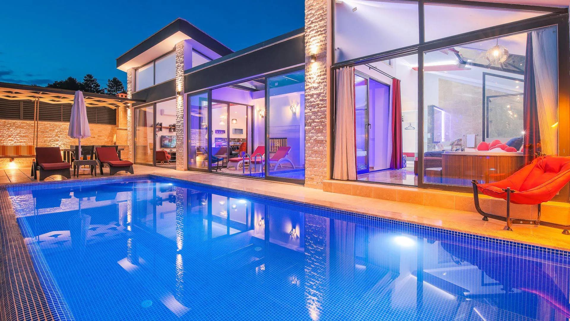 Kaş Üzümlü'de Muhteşem Doğada, Özel Havuzlu, Sinema Odalı, Lüks Villa görsel 3