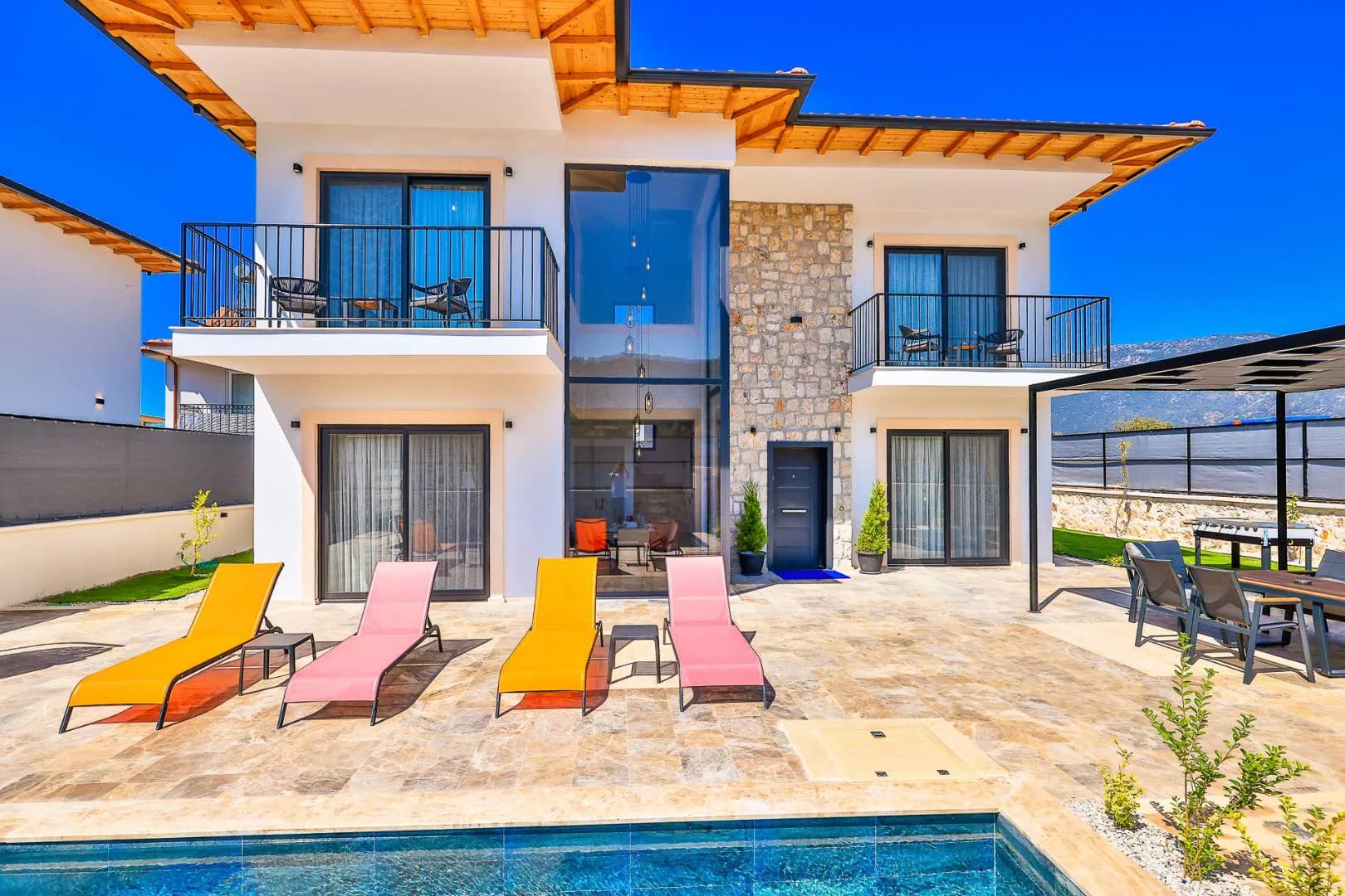 Kaş Andifli'de Modern Tasarımlı, Özel Havuzlu, 3+1 Villa görsel 2