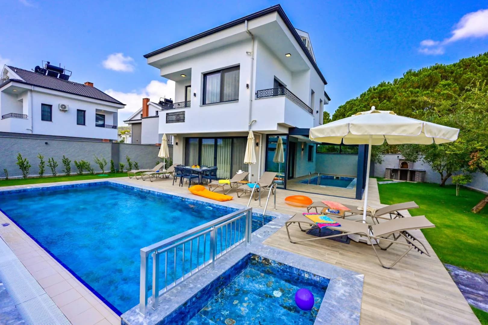 Fethiye Ölüdeniz'de Yeşillikler İçerisinde, Özel Havuzlu, Modern Villa görsel 1