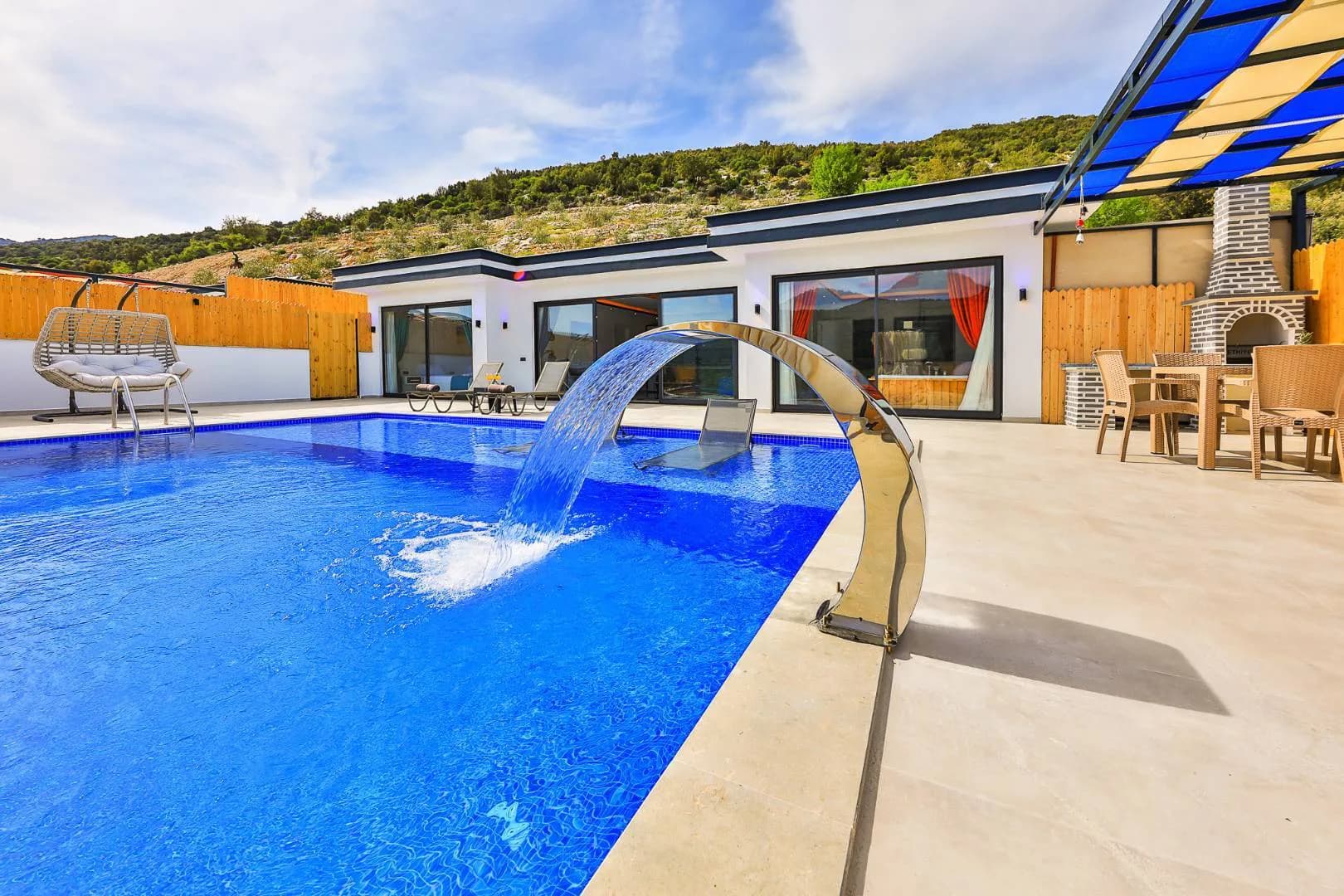 Kaş Sarıbelen'de Sakin Konumda, Özel Havuzlu, 5 Kişilik Villa görsel 1