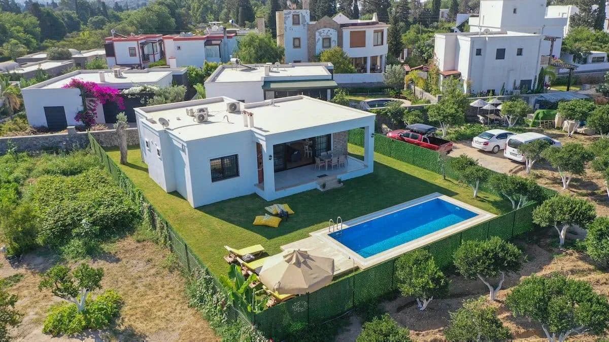 Muğla Bodrum'da Denize Yakın, Geniş Bahçeli, Lüks Kiralık Villa görsel 2