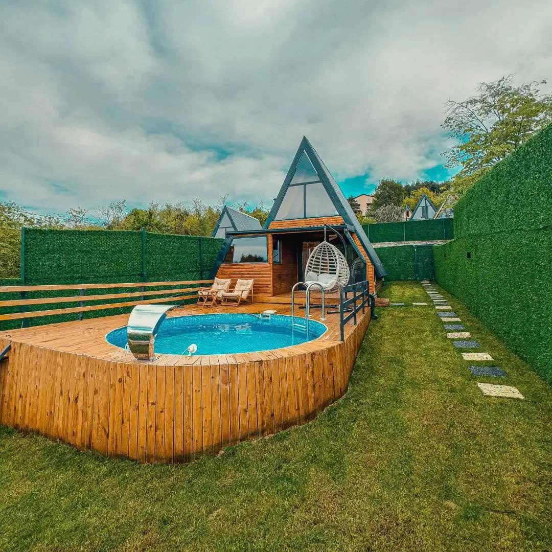 Sapanca Nailiye'de Geniş Bahçeli, Isıtmalı Havuzlu, Jakuzili Bungalov görsel 1
