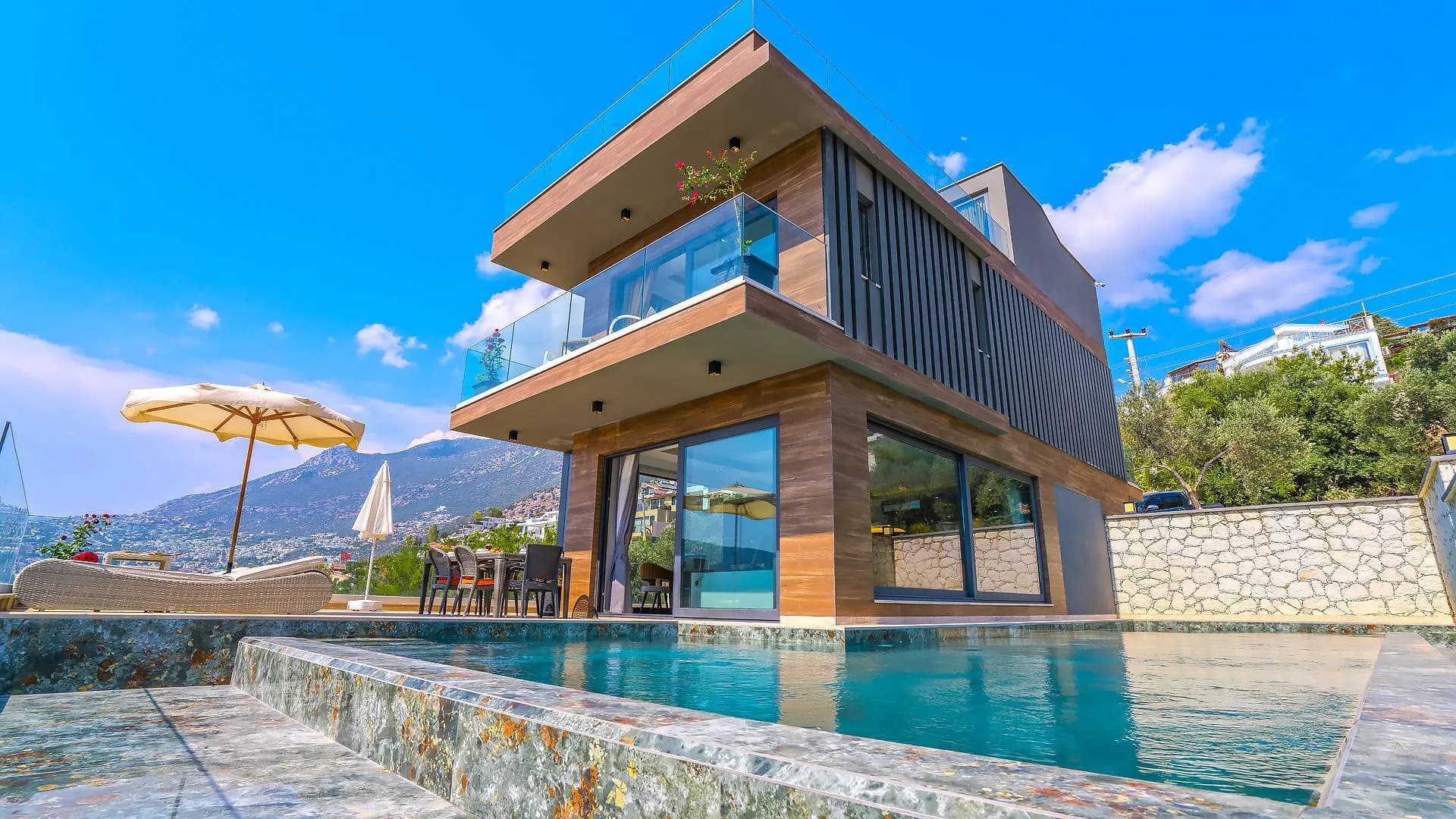 Kaş Kalkan'da Deniz Manzaralı, Isıtmalı Havuzlu, Görkemli Villa görsel 1