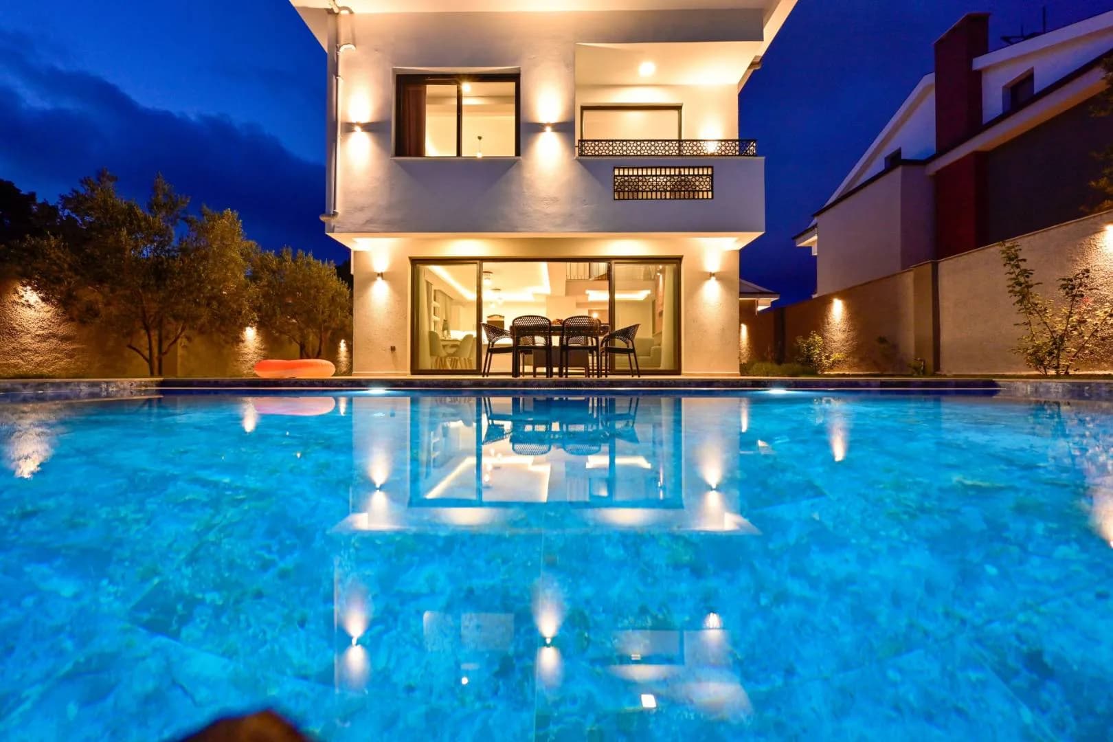 Fethiye Ölüdeniz'de Geniş Bahçeli, Özel Havuzlu, Konforlu Villa görsel 2
