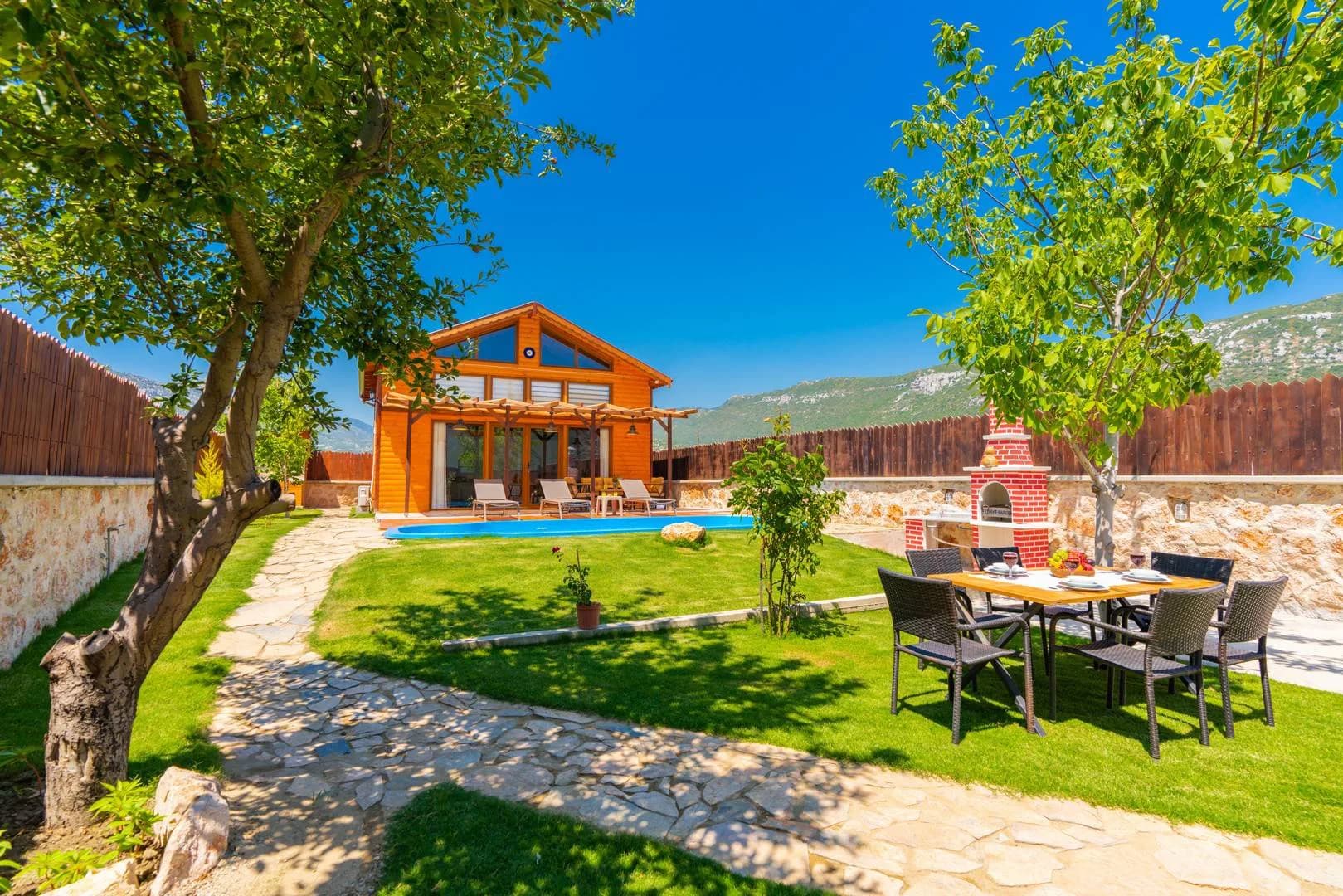 Antalya Kaş'ta Ahşap Tasarıma Sahip, Özel Havuzlu, 4 Kişilik Villa görsel 3