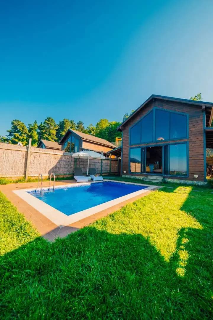 Sapanca Uzunkum'da Modern Tasarımlı, Özel Havuzlu, Ferah Bungalov görsel 1