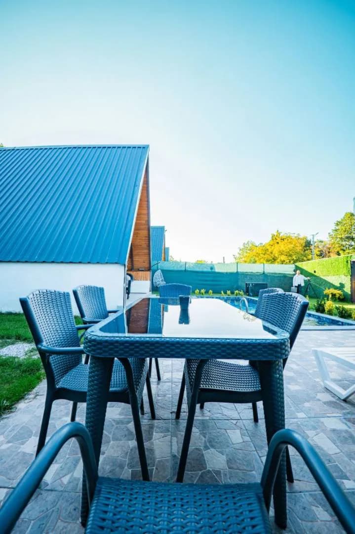 Sapanca Çayiçi'nde Sakin Konumda, Isıtmalı Havuzlu, Kiralık Bungalov görsel 1