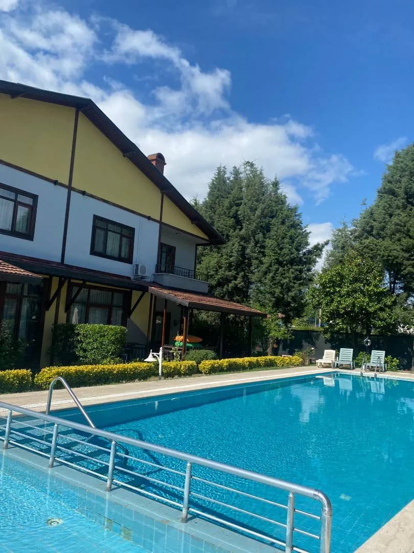 Sapanca Kırkpınar'da Merkezi Konumda, Özel Havuzlu, Kiralık Villa görsel 2