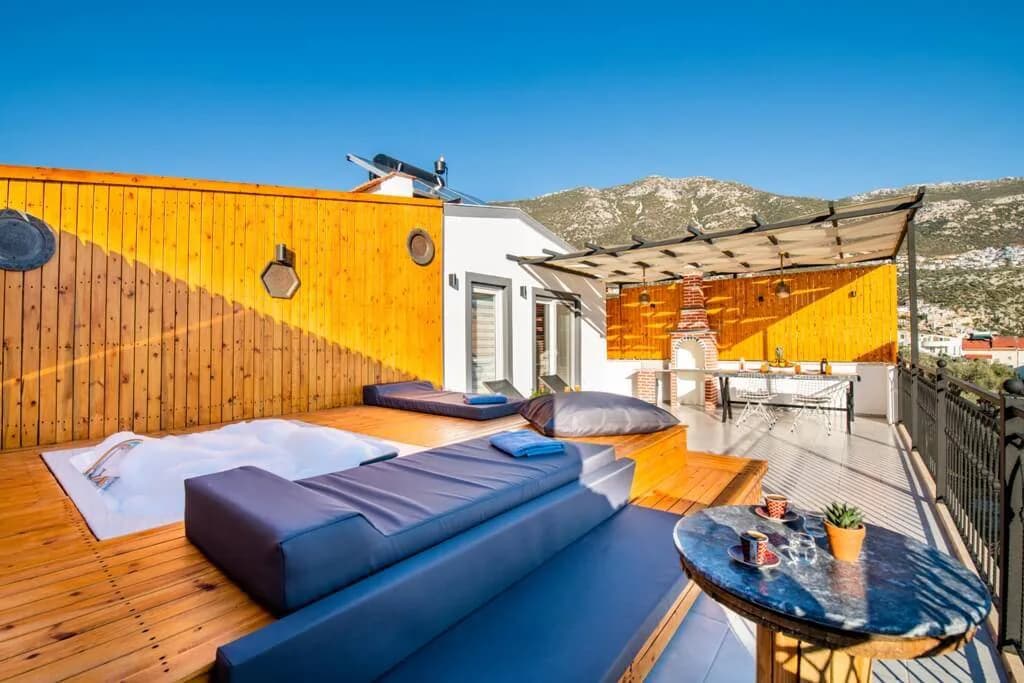 Kaş Kalkan'da Deniz Manzaralı, Çift Jakuzili, 4 Kişilik Tatil Evi görsel 2