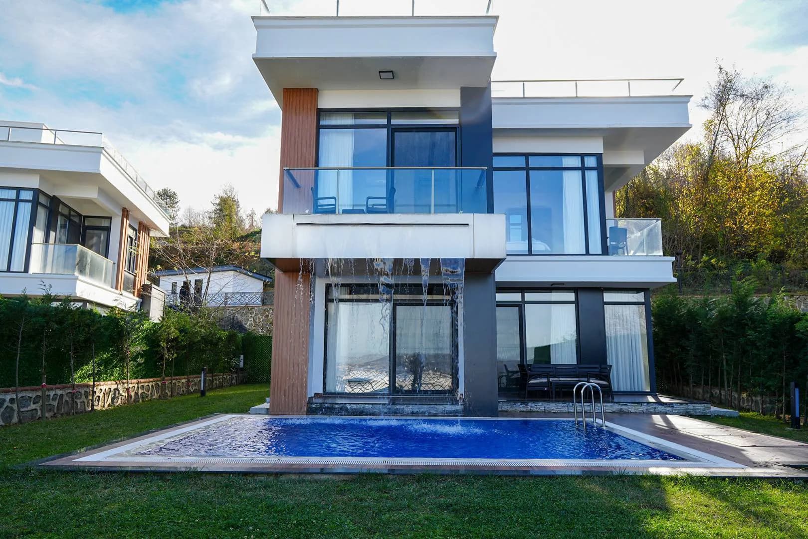 Sapanca Kuruçeşme'de Göle Yakın, Özel Havuzlu, 9 Kişilik Villa görsel 2