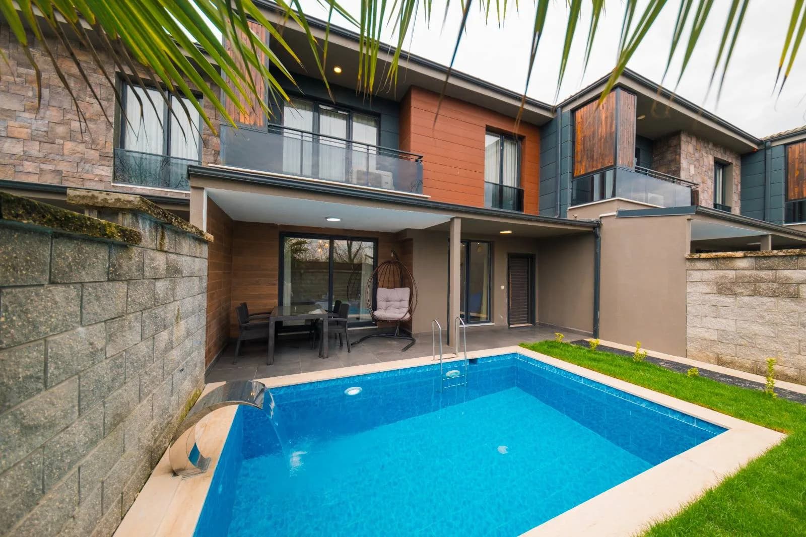 Sapanca'da Geniş Ailelere Uygun, Isıtmalı Havuzlu, Merkezi Villa görsel 3