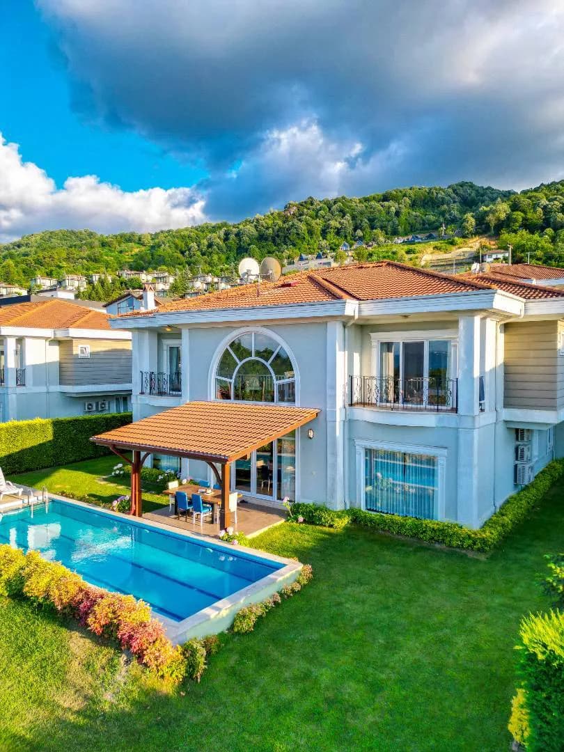 Sapanca'da Doğa Manzaralı, Özel Isıtmalı Havuzlu, Lüks Villa görsel 1