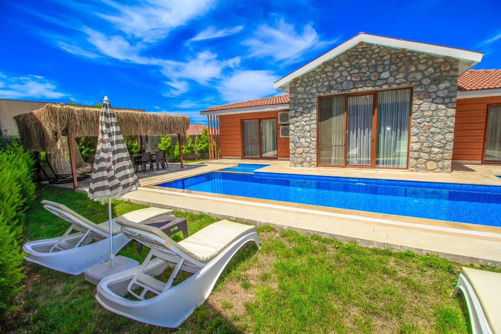 Fethiye Ölüdeniz'de Şehir Gürültüsünden Uzak, Özel Havuzlu, Kiralık Villa görsel 1
