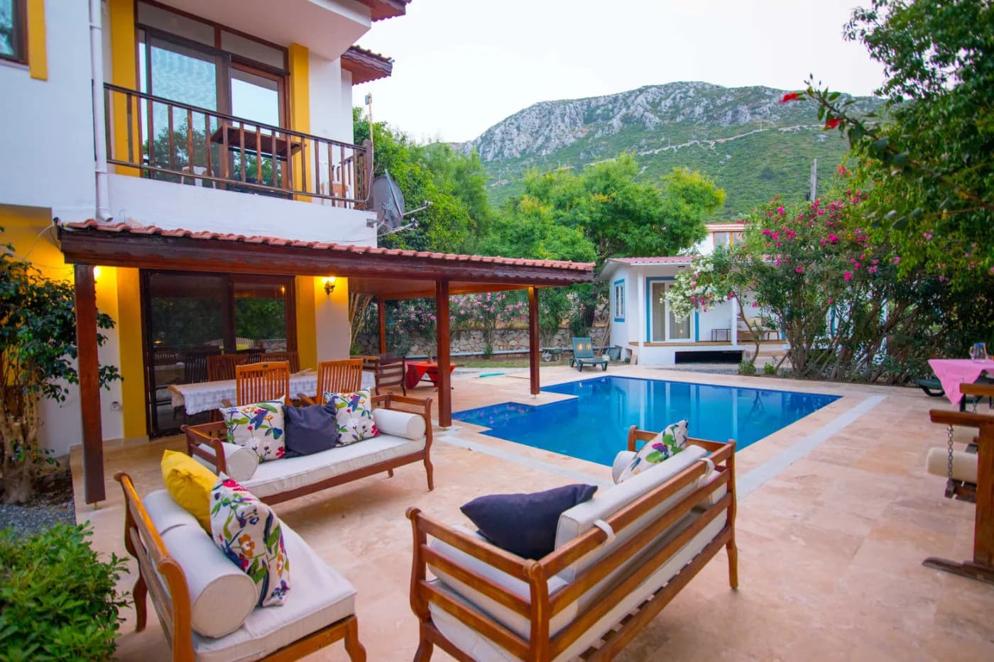 Marmaris Söğüt'te Denize Yakın Konumda, Özel Havuzlu, Geniş Villa görsel 2